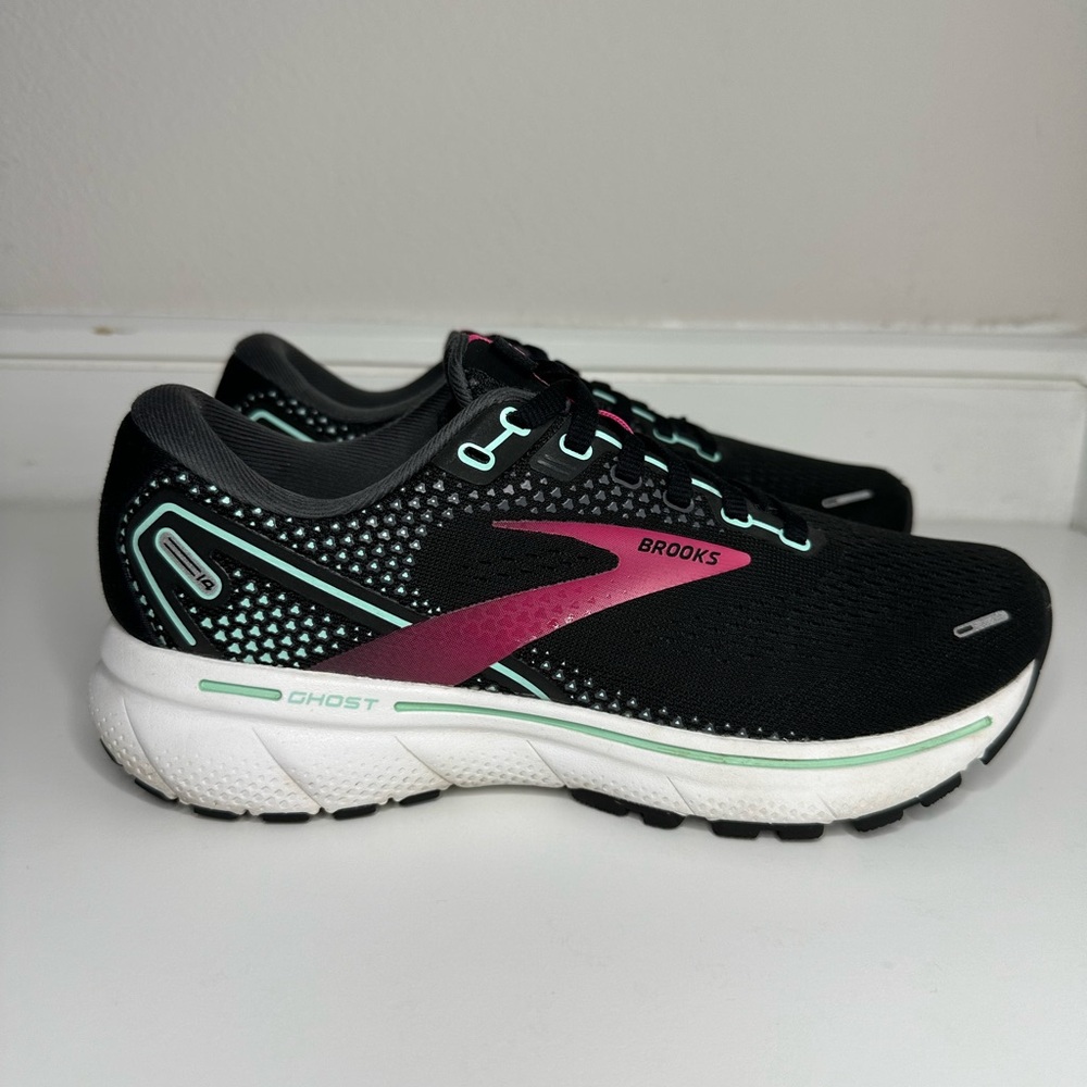 Brooks Women’s Ghost 14 Running Shoes Black & Pink size 6.5 Wide